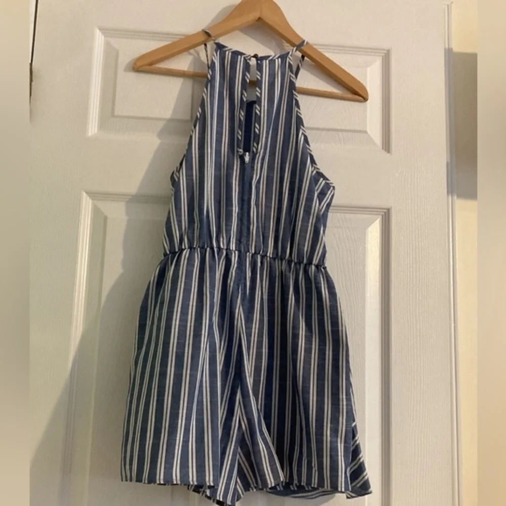 NWT Speechless Striped Ruffled Sleeveless Halter Romper Blue White Medium - Picture 7 of 11